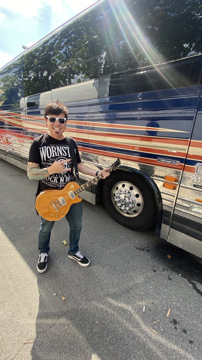 JackAndrad's tweet photo. Who’s coming tonight? Let’s hang!
#Concert 
#Show 
#Rock 
#Music https://t.co/y6U7iGK3o6