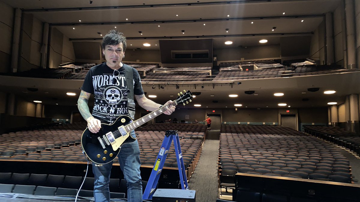 JackAndrad's tweet photo. Who’s coming tonight? Let’s hang!
#Concert 
#Show 
#Rock 
#Music https://t.co/y6U7iGK3o6