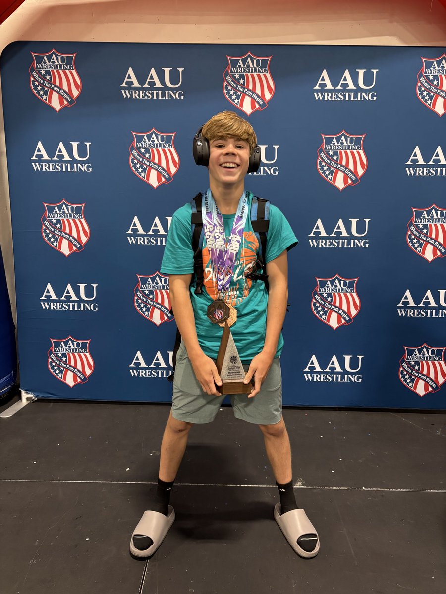 FMiller64580's tweet photo. LTW represented well this weekend! Ari Schrock competed at AAU Scholastic Duals in Florida, finishing with a 10-2 record and All-American status. Kobe Baker competed at USA Wrestling 14U Freestyle Nationals in Cedar Falls Iowa, finishing with a 1-2 record. Proud of these guys! https://t.co/K7OT2ktH7F