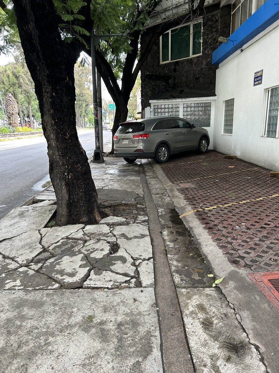 REPORTINQUIETO's tweet image. Y el peatón ? Y el #PCD ♿️ Av. Ticoman #Lindavista @yancolozano @TuAlcaldiaGAM impunidad