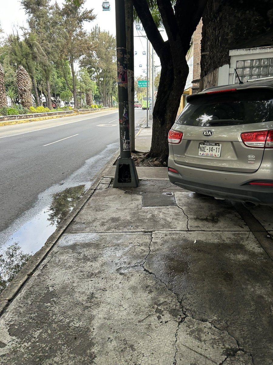 REPORTINQUIETO's tweet image. Y el peatón ? Y el #PCD ♿️ Av. Ticoman #Lindavista @yancolozano @TuAlcaldiaGAM impunidad