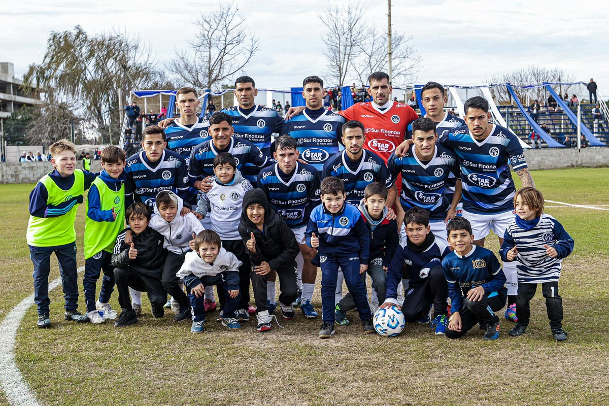 AcassusoOficial's tweet photo. โถ๏ธ ยกFinal del partido! ยกGanooooo Ssusooooo! ๐๐ผ
#Acassuso 2๏ธโฃ
#ArgMerlo 1๏ธโฃ
โฝ๏ธ Escalante y Etcheverri
#VamosSsuso
๐๐ค๐ https://t.co/xrl39zfBYP