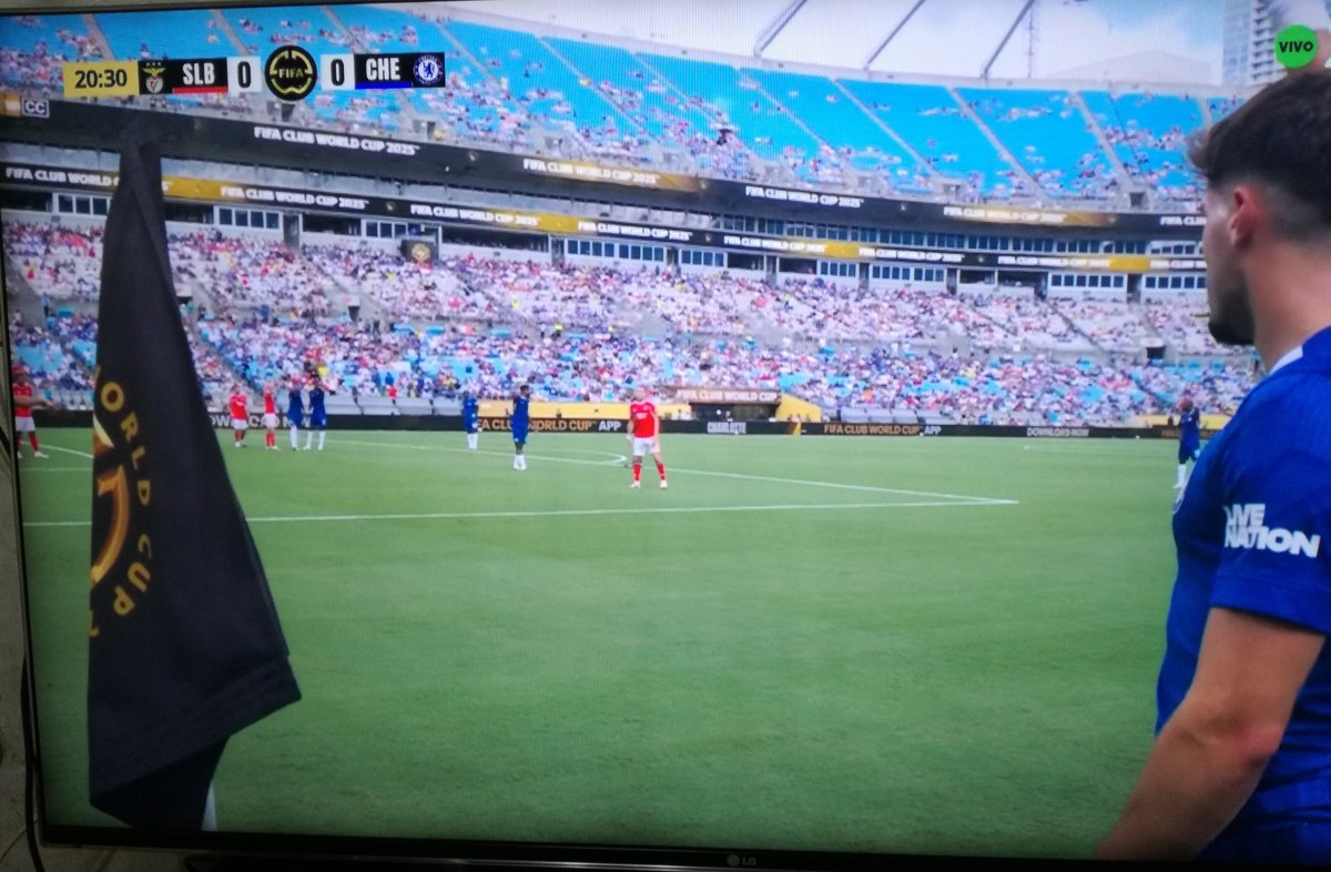 tomyvengeance7's tweet photo. @LucasBeltramo Ver Benfica vs chelsea con la cancha semi vacía ,aparte de encontrar similitudes con el equipo que es hincha otamemdi, me hace dar una bronca,merecíamos estar ahí con 20 mil hinchas de boca mínimo!pero nos faltó algo evidentemente pd :feliz aniversario nico!👻🐓🔥 https://t.co/4yBGBn5LIP