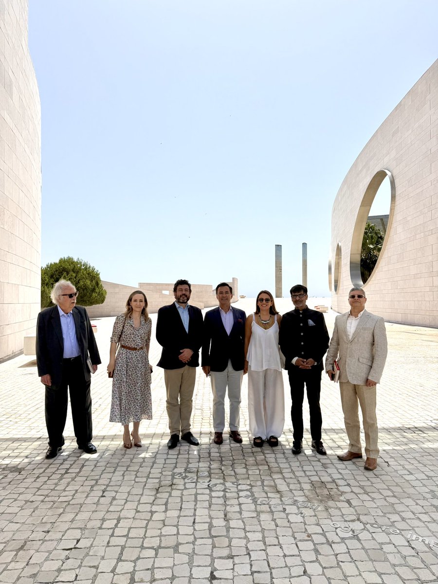 samirsaran's tweet photo. Delighted to be part of a wonderful conversation over lunch hosted by President of the @NATO PA @MarcosPerestre1. Wonderful to be there with Indian Amb @prkundal, my friend @anamiguel1981, #CarlosMonjardino, #PedroDelgadoAlves, #AmbassadorFlorbelaParaíba

@orfonline @MEAIndia https://t.co/ZK1L0K1XaH