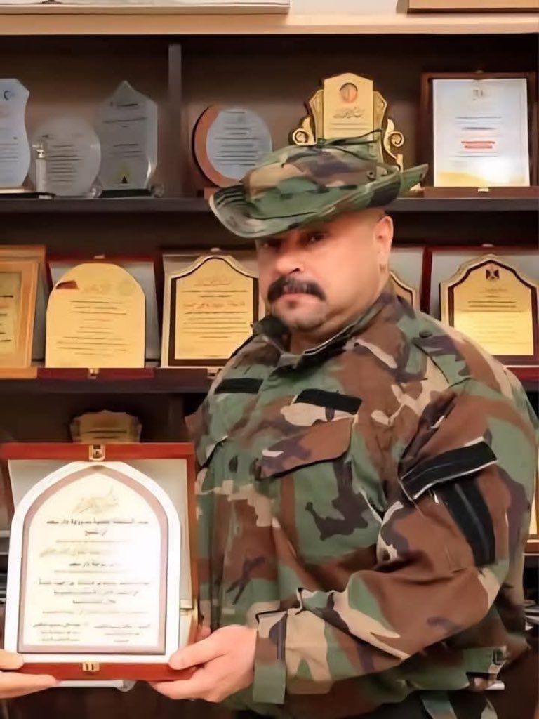 في العادة لا أتحدث عن مثل هذه الأمور،
لكن الحملة الممنهجة التي تستهدف العميد مصلح الذرحاني مستفزة فعلًا وتبدو كحملة شيطنة منظمة تهدف للتأثير على عقول البسطاء وتشويه سمعته بشكل متعمد.

لا تربطني به أي علاقة شخصية، لكنني مطلع ومتابع عن كثب، وأقولها بوضوح: نعم، لدى الذرحاني أخطاء –