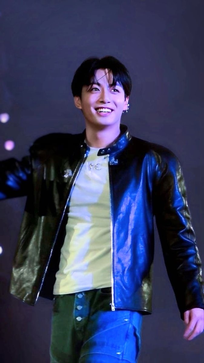 TKforeverReal's tweet photo. Come on!!! Keep supporting the artistry! Keep supporting his music!, don't  let anyone diminish who he is as an artist! Don't  let anything that is not his voice, his real talent and stage presence to be more important. 
Don't fall into company 's games to bring down Jungkook's musical impact worldwide so he is caged again. 

Remember: Artists are not guilty.

WE LOVE YOU JUNGKOOK 
ALWAYS WITH JUNGKOOK