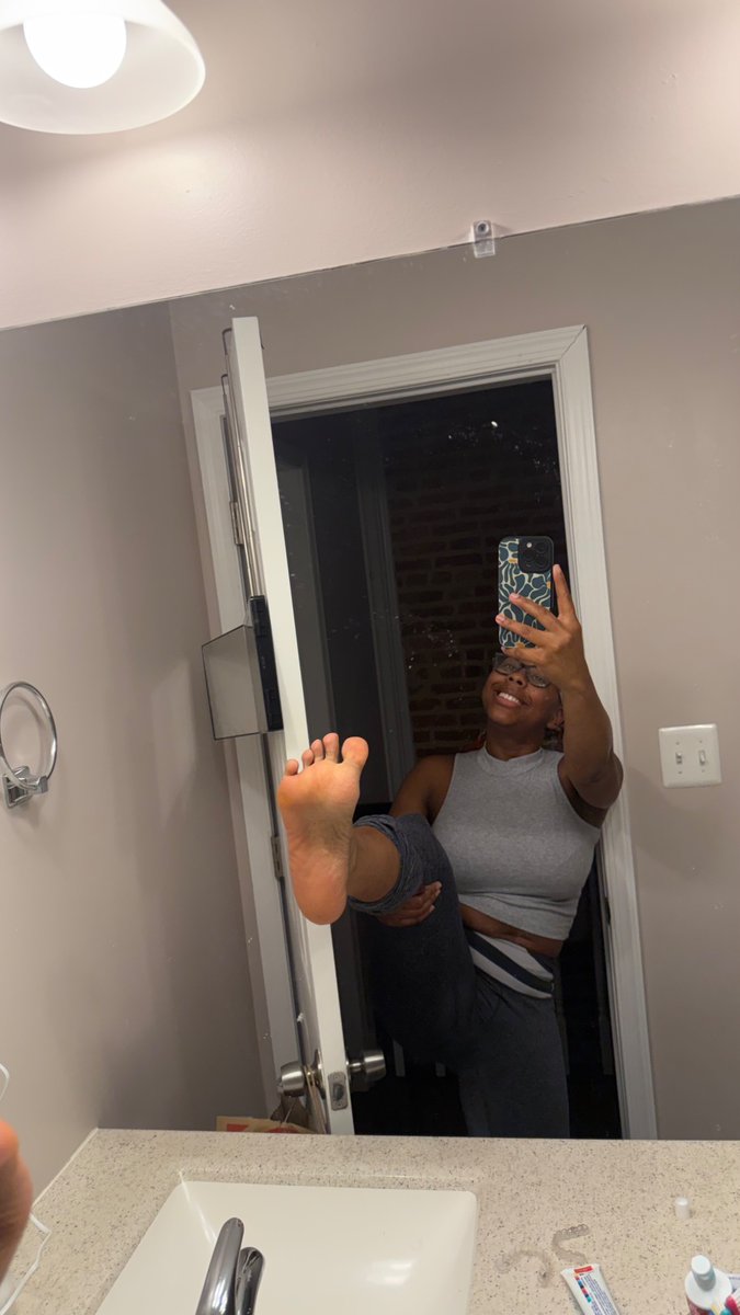 I know you love feet cuck 😂
