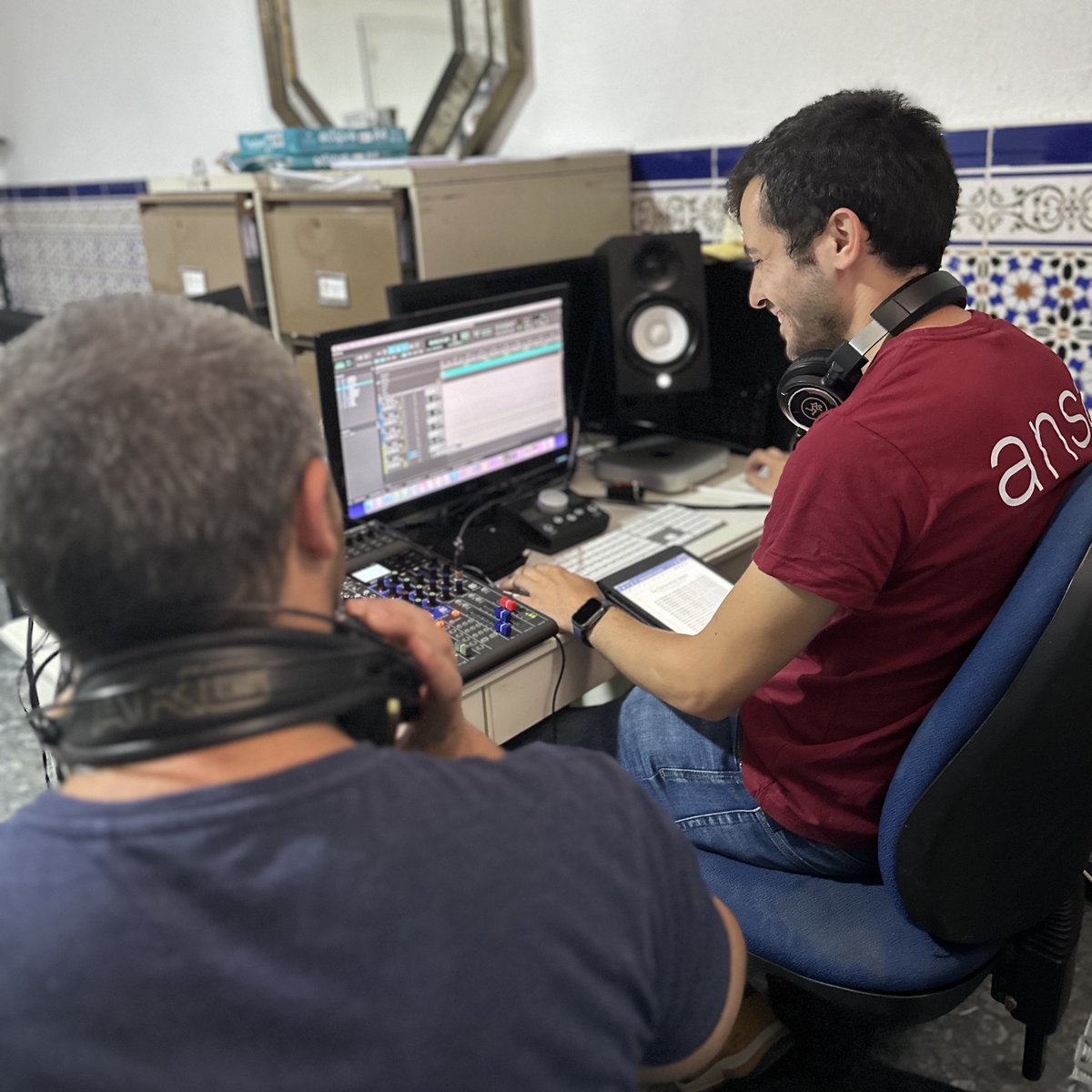ANSA Sound (@ansasound) on Twitter photo 🎙️ En la mañana de hoy nos hemos desplazado al local de los compañeros de <a href="/agripinolozano/">BM Agripino Lozano - Cruz Roja</a>, para la grabación del estreno <a href="/DanielAlbarran_/">Daniel Albarrán 🎶</a> “La Gloria en tus manos” y alguna sorpresa más.
👀 Por cierto, ya está disponible en todas las plataformas.
#ANSASound #SuenaAgripinoLozano 🎙️ En la mañana de hoy nos hemos desplazado al local de los compañeros de <a href="/agripinolozano/">BM Agripino Lozano - Cruz Roja</a>, para la grabación del estreno <a href="/DanielAlbarran_/">Daniel Albarrán 🎶</a> “La Gloria en tus manos” y alguna sorpresa más.
👀 Por cierto, ya está disponible en todas las plataformas.
#ANSASound #SuenaAgripinoLozano