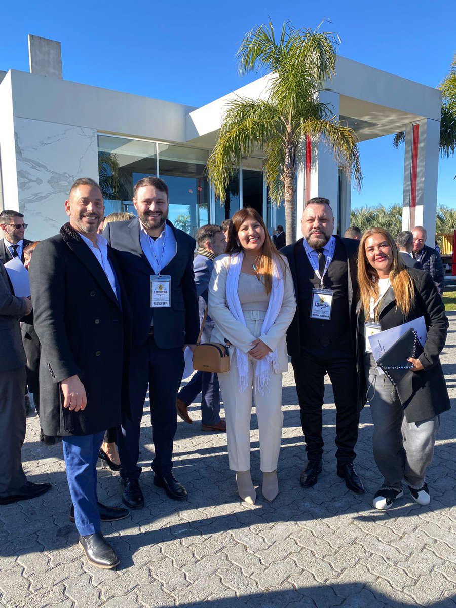 LLAPrimeraSecc's tweet photo. La Provincia se pone de pie y la libertad avanza. Junto a coordinadores y referentes de la primera sección electoral, estamos convencidos de que los bonaerenses merecen vivir con libertad.
#EnLaPBAesKirchnerismoOLibertad 

@JMilei @KarinaMileiOk @SPareja_ @AndreaFVera_ @LLAenPBA https://t.co/FQ46TBRs8F