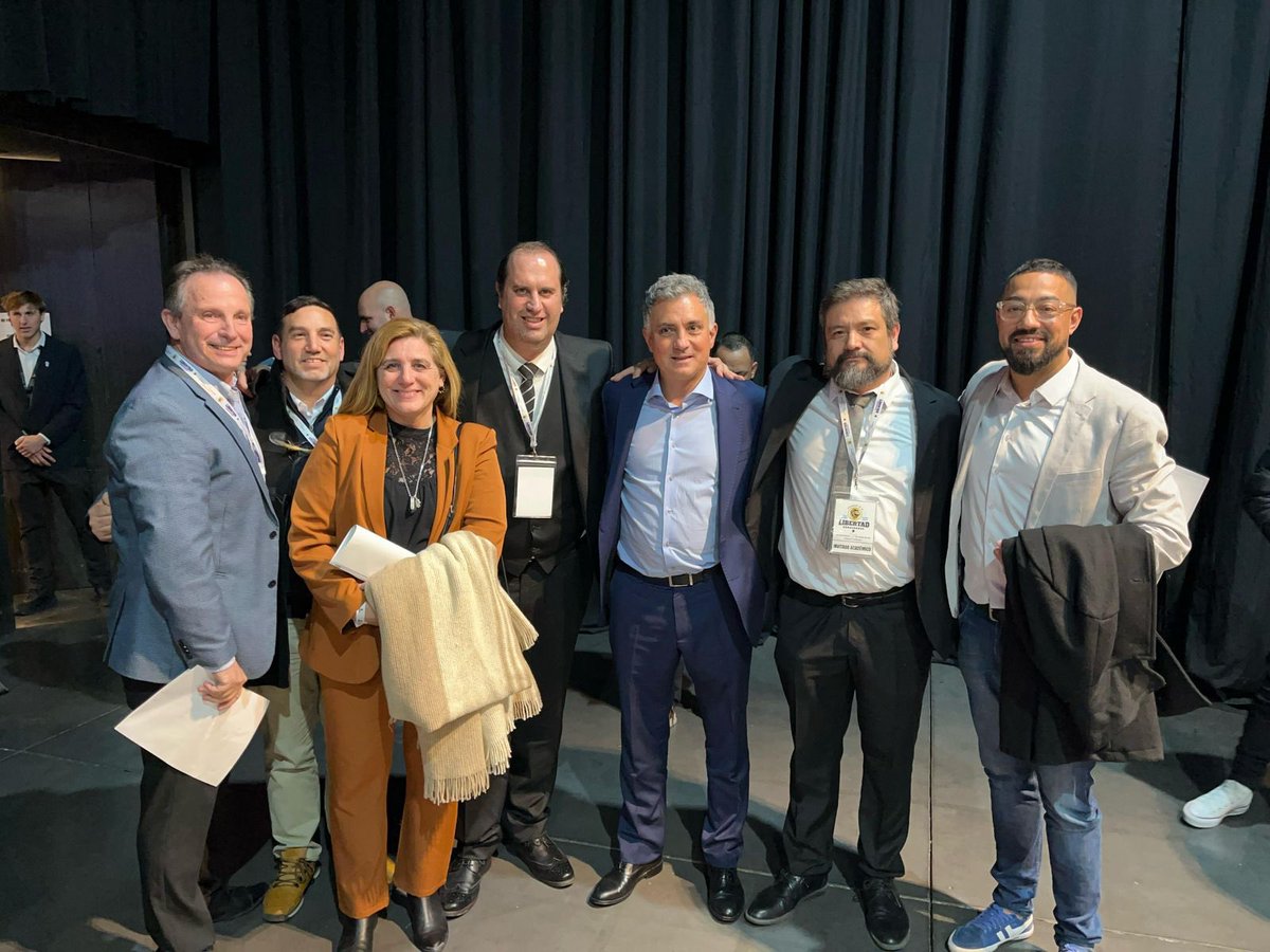 LLAPrimeraSecc's tweet photo. La Provincia se pone de pie y la libertad avanza. Junto a coordinadores y referentes de la primera sección electoral, estamos convencidos de que los bonaerenses merecen vivir con libertad.
#EnLaPBAesKirchnerismoOLibertad 

@JMilei @KarinaMileiOk @SPareja_ @AndreaFVera_ @LLAenPBA https://t.co/FQ46TBRs8F