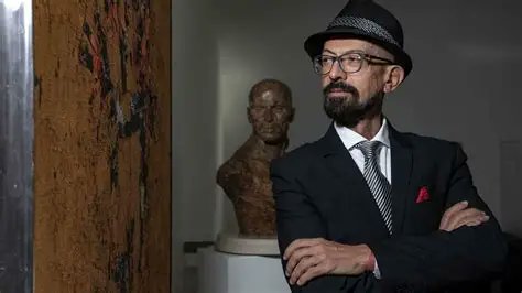 Lamentamos la partida de Oscar Román gran galerista mexicano, Paz y luz para ti vuela alto!!
