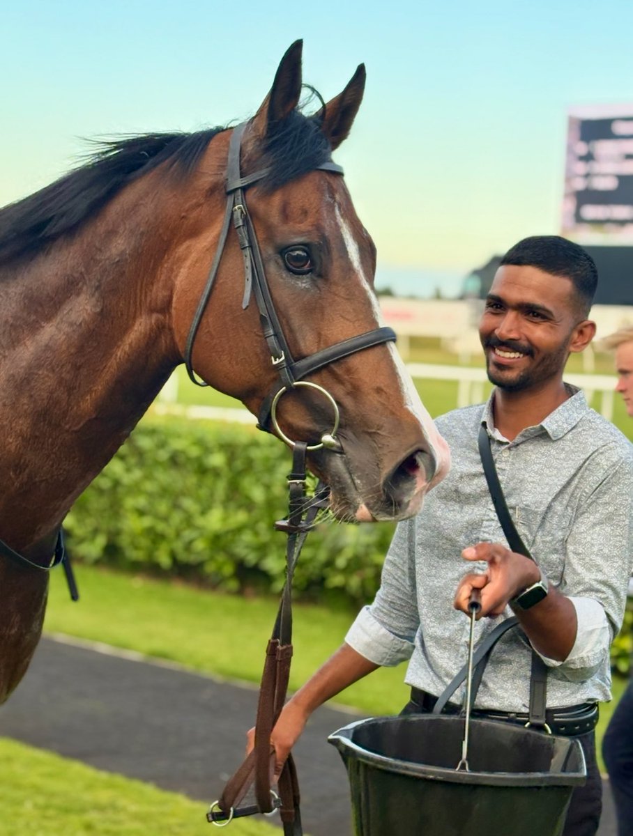 Ally ๐๐ป (@fluffypickle) on Twitter photo Fabulous afternoon with my <a href="/RichardFaheyERC/">Richard Fahey Ebor Racing Club</a> friends cheering on Beattie is Back at Doncaster who did us proud again and is home safe which is all that matters. See you soon <a href="/tansleyAl/">Alison Tansley</a> <a href="/SimonParkinson6/">Simon Parkinson</a> ๐ค๐งกx Fabulous afternoon with my <a href="/RichardFaheyERC/">Richard Fahey Ebor Racing Club</a> friends cheering on Beattie is Back at Doncaster who did us proud again and is home safe which is all that matters. See you soon <a href="/tansleyAl/">Alison Tansley</a> <a href="/SimonParkinson6/">Simon Parkinson</a> ๐ค๐งกx