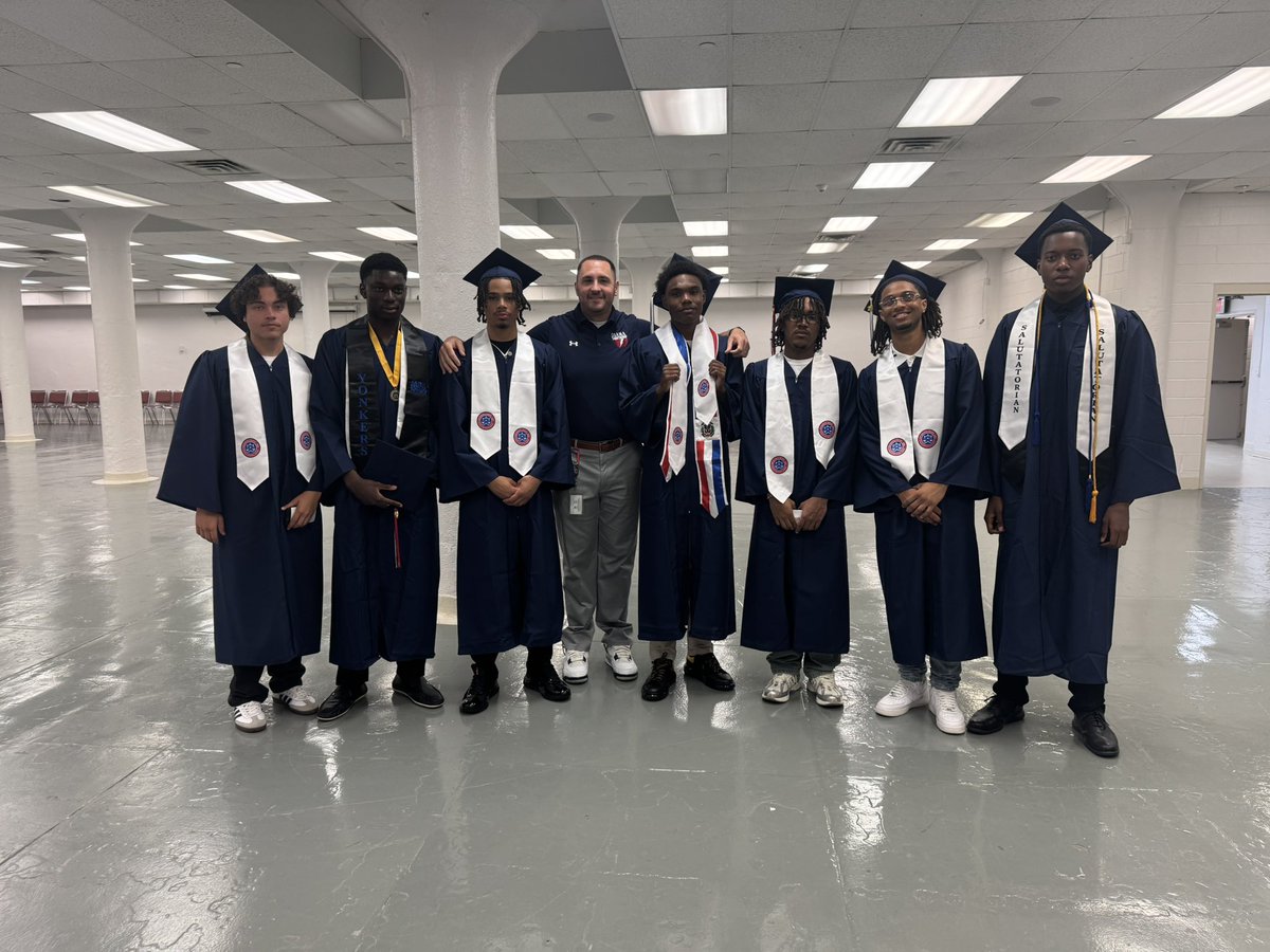 Congrats to the seven Obama Boys Basketball Seniors on their graduation today.