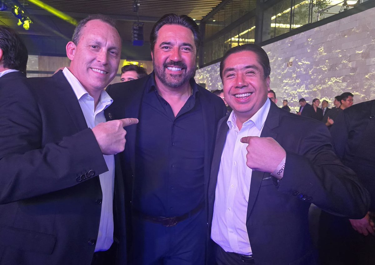 HectorAntonioMX's tweet photo. Agradezco a la @LigaMexBeis, por la invitación a este gran evento celebrando sus 100 años de existencia encabezado por el máximo jonronero🇲🇽de la @MLB #VinnyCastilla, ⚾️además tuve el honor de saludar @HoraciodelaVega, Pdte. de la #LMB, #RodrigoFernandez, Dir. de de la @MLB_Mexico, Dip. @PedrohacesO, @fcervantes5,
#AntonioToledo, Pte. @venados_mzt. ¡Viva el 👑 de los deportes ⚾️!