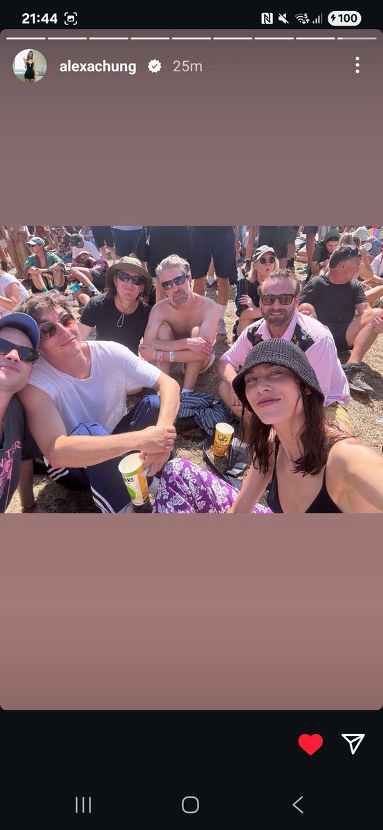 kellatron55's tweet image. Tom hopefully being sensible in the glasto sunshine #TomSturridge #funinthesun