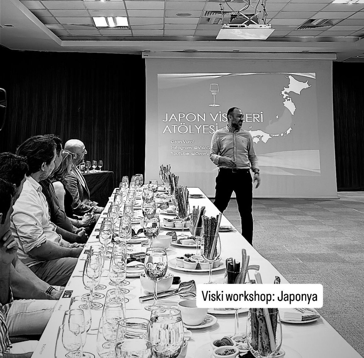 🥃 Viski Gurme (@viskigurme) on Twitter photo Dün gece şahane bir Japon Viskileri Atölyesi yaptık. Yamazaki'den Miyagikyo'ya, Yoichi'den Hakushu'ya ve yeni yıldız Kurayoshi'ye kadar yedi viskilik harika bir line up ile tarih, kültür ve lezzet konuştuk. Önümüzdeki etkinlikler için info@viskigurme.com'a yazmanız kafi 🥃 Dün gece şahane bir Japon Viskileri Atölyesi yaptık. Yamazaki'den Miyagikyo'ya, Yoichi'den Hakushu'ya ve yeni yıldız Kurayoshi'ye kadar yedi viskilik harika bir line up ile tarih, kültür ve lezzet konuştuk. Önümüzdeki etkinlikler için info@viskigurme.com'a yazmanız kafi 🥃