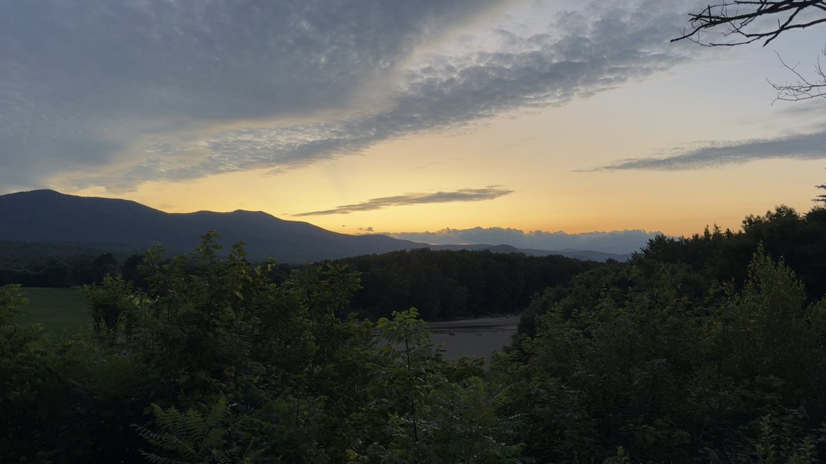 Samantha12Sue's tweet photo. #BearNotch #NH #NHfinds #NewHampshire #views #sunset #mountains #trees #outside #nature https://t.co/XbVYYhVCvW