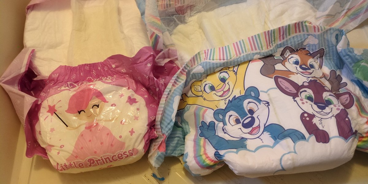 おはぐしょ〜ダブルぐっしょりでした～。明日は夏ボーナス！嫁から私のおむつ代は「満額回答」だったので、どれを買おうか悩みますねー。あははは～😊