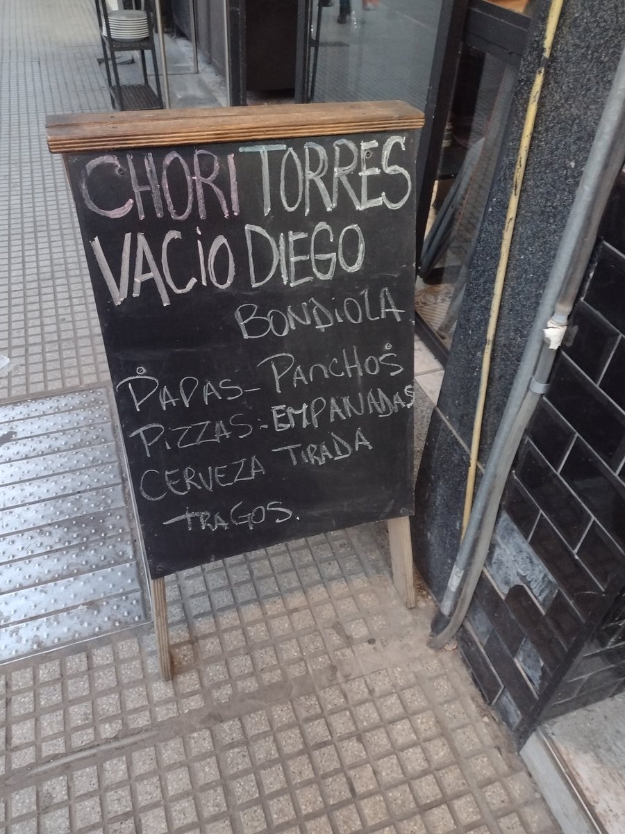 Romyna_09's tweet photo. @diegotorres toda la calle corrientes te esta esperando!!! 
😂😂
#MejorQueAyerTour
#ChoriTorres https://t.co/sehzG0GrDy