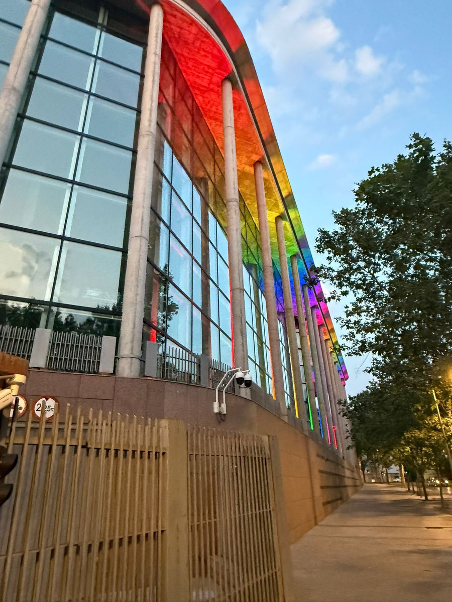 Asamblea de Madrid (@asambleamadrid) on Twitter photo 🏛️ La <a href="/asambleamadrid/">Asamblea de Madrid</a> ha iluminado su fachada principal con los colores de la bandera arcoíris con motivo del Día Internacional del Orgullo LGTBI. 🏛️ La <a href="/asambleamadrid/">Asamblea de Madrid</a> ha iluminado su fachada principal con los colores de la bandera arcoíris con motivo del Día Internacional del Orgullo LGTBI.