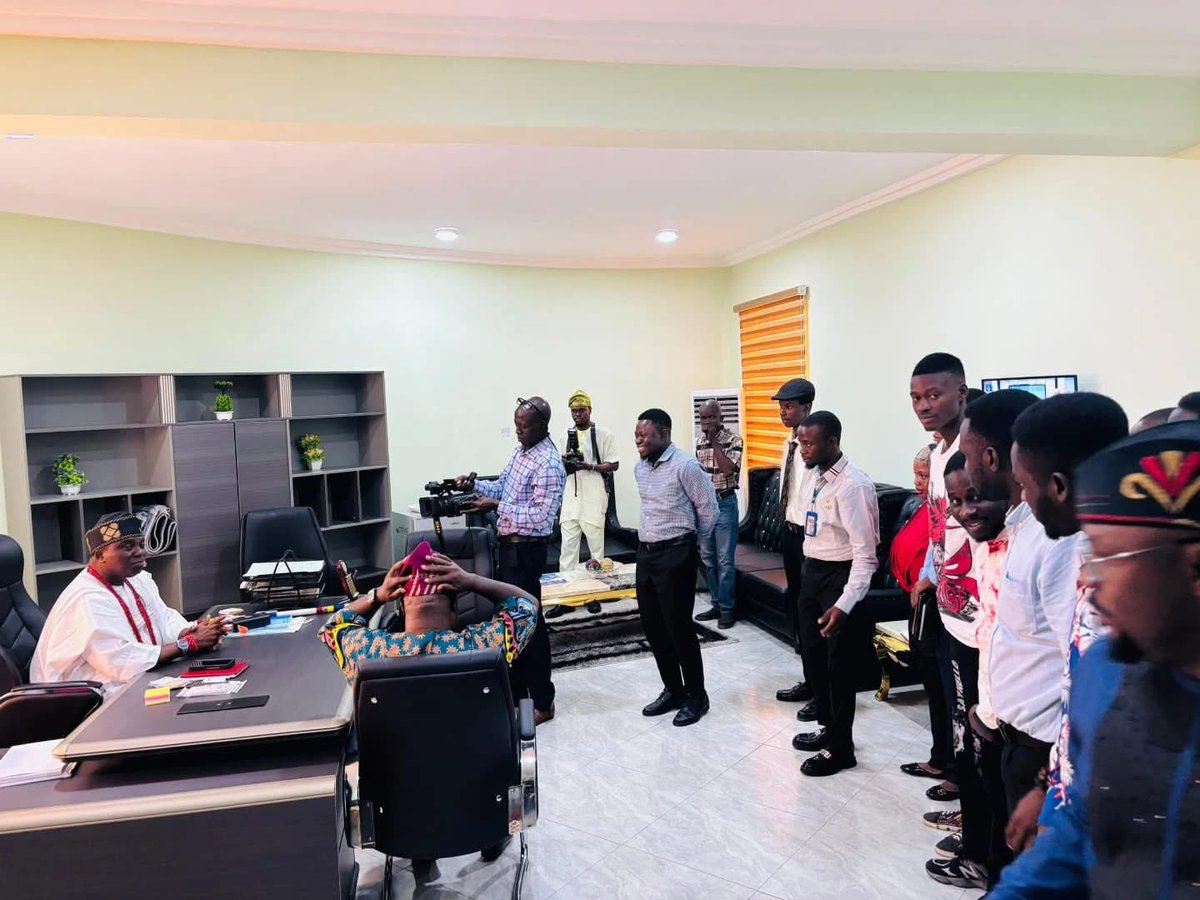 _LEKKYJOE's tweet image. I led the Student Union executives and other principal officers of the union on a courtesy visit to the Pro Chancellor and Chairman governing council of federal university of Agriculture Abeokuta, HRM, Oba Abdur-Rasheed Ayotunde Olabomi ,Odundun IV, The Aragbiji of Iragbiji land.