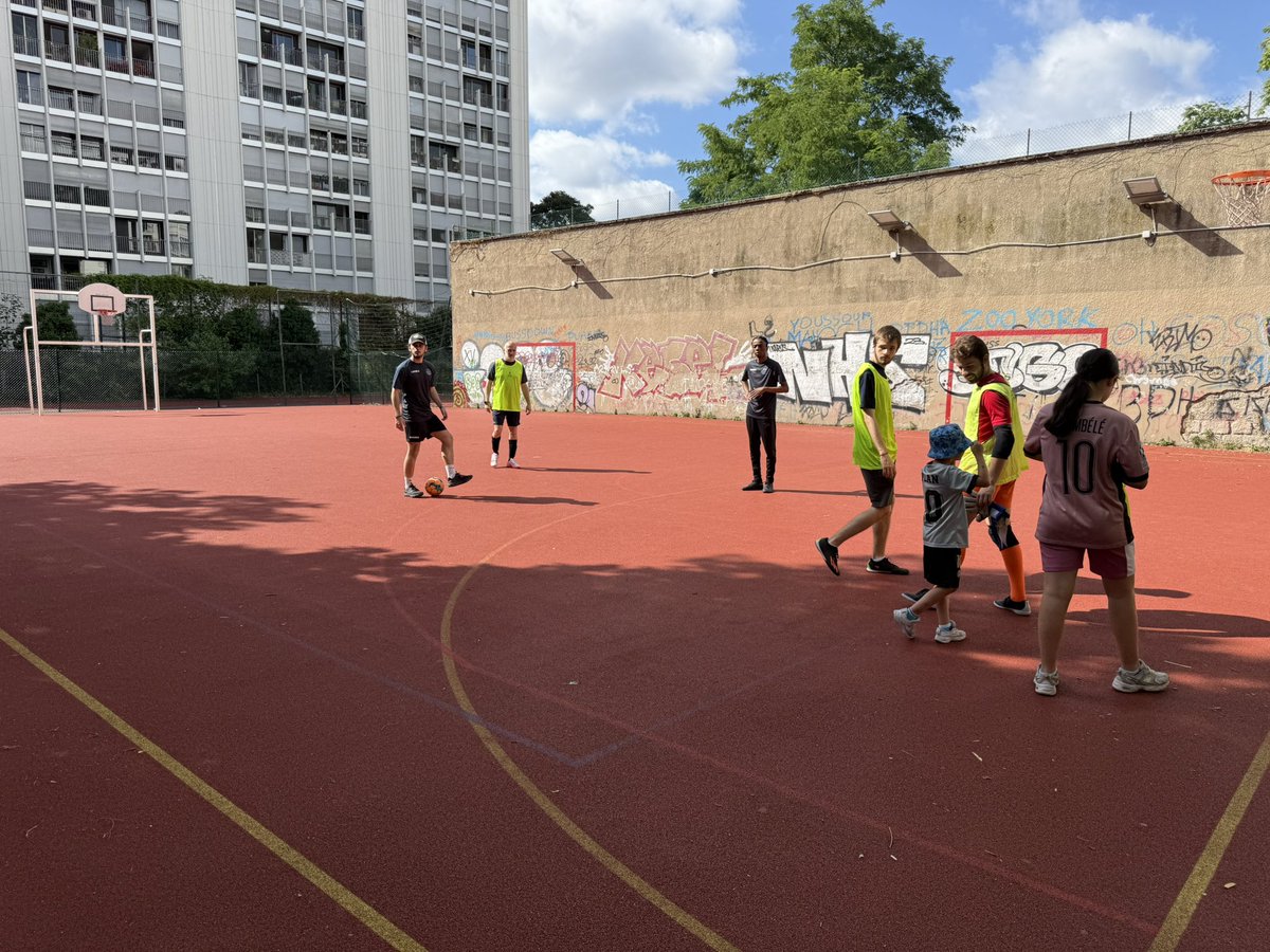 Très belle séance de foot en marchant !
Le Futsal Paris XV seul est unique club du 15eme à vous proposez le Walking Football !