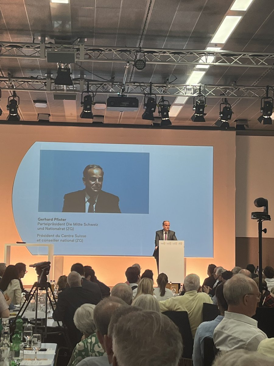 Mit <a href="/gerhardpfister/">Gerhard Pfister 🤍💙💛</a> tritt ein Ausnahmepolitiker ab. Herzlichen Dank für das herausragende Engagement für die <a href="/Mitte_Centre/">Die Mitte – Le Centre</a> während den letzten neun Jahren!