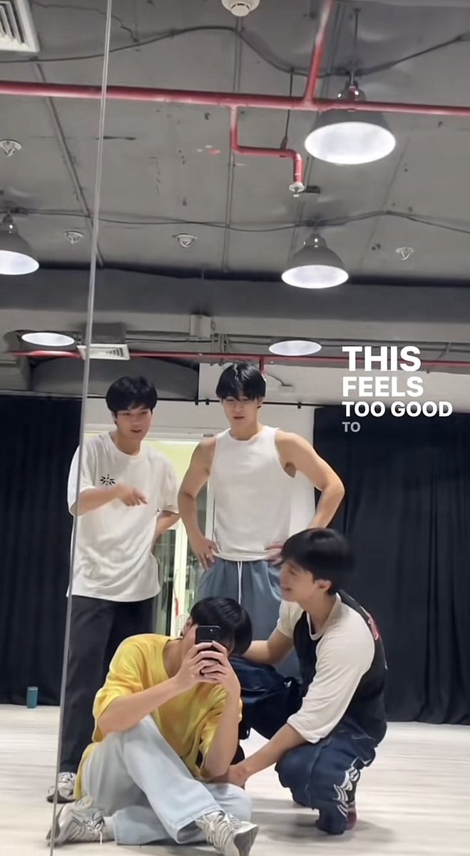 Annie2102mac2's tweet image. Let me review Barcode’s 3 closest friends at GMMTV.🍀🫂
#barcodetin #keenkeno #Ashi #Aungpao