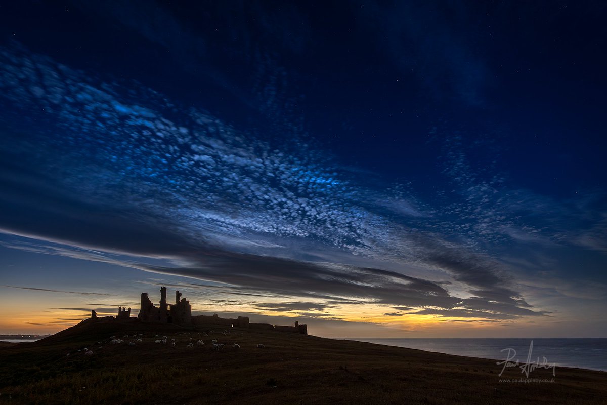 PaulAppleby_01's tweet image. Quite an epic midnight sky tonight at Dunstanburgh Castle, Northumberland. Even a showing of noctilucent clouds behind the normal clouds on the horizon.
