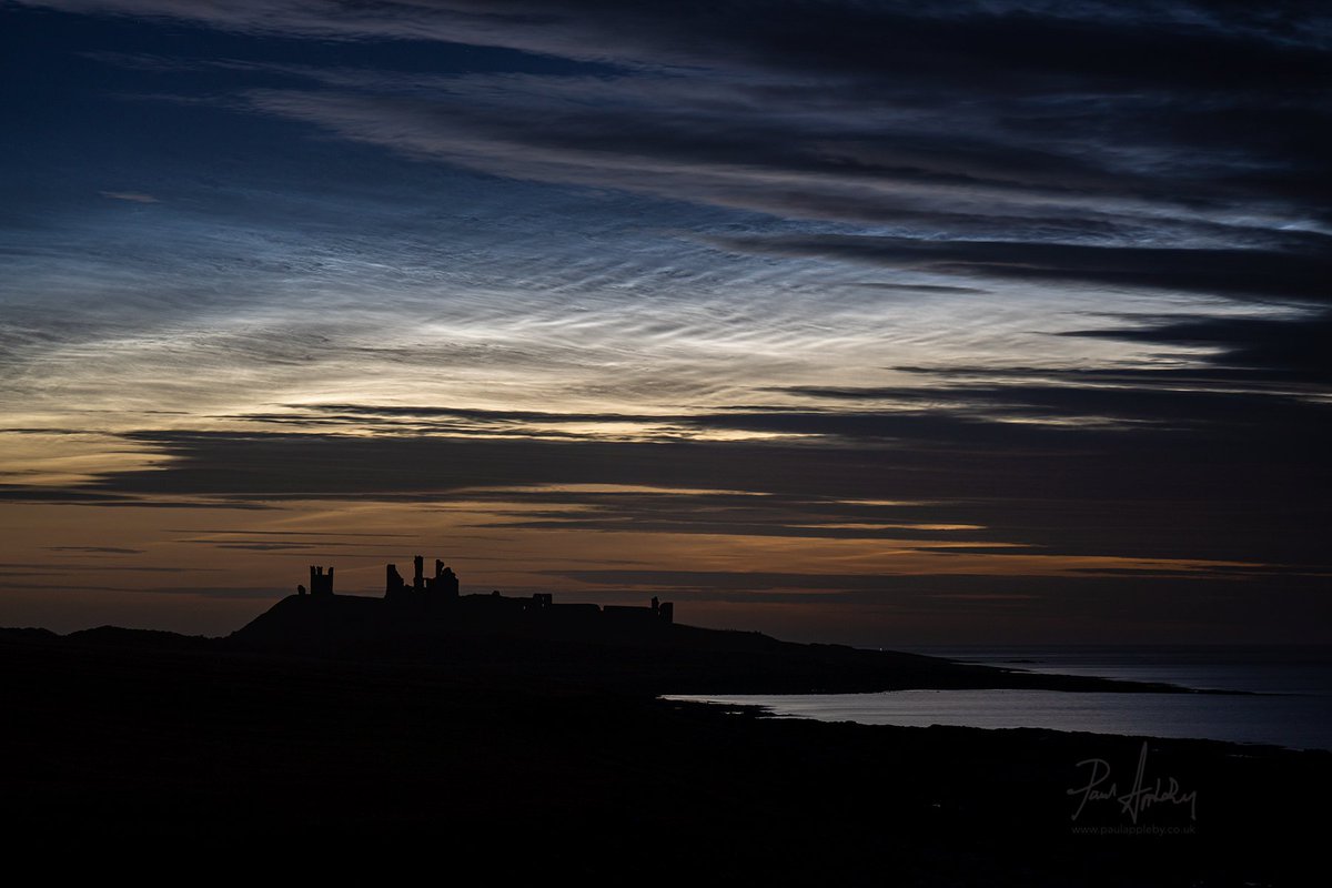 PaulAppleby_01's tweet image. Quite an epic midnight sky tonight at Dunstanburgh Castle, Northumberland. Even a showing of noctilucent clouds behind the normal clouds on the horizon.