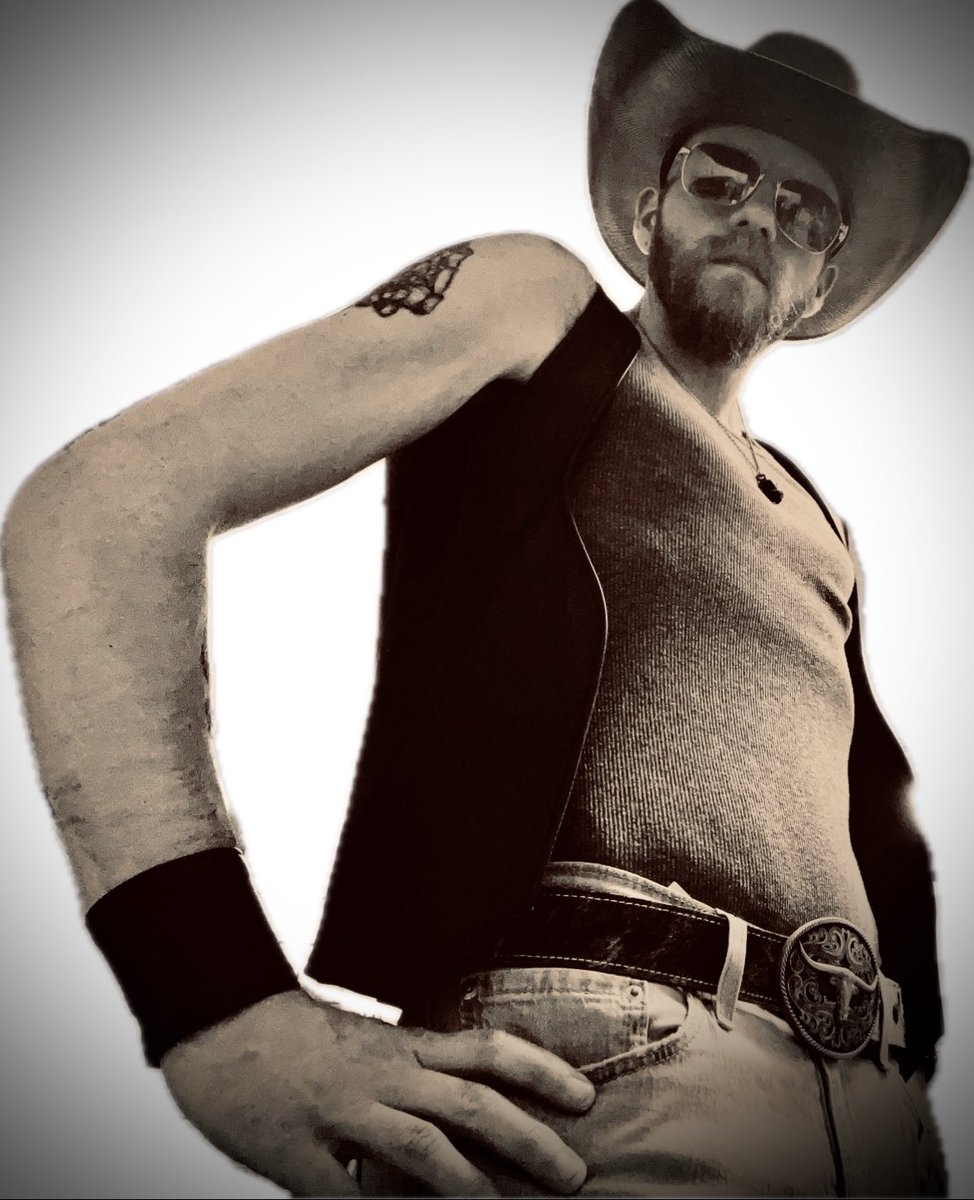 Save a horse and what not. 

#kink #kinky #gayleather #leathermen #leather #westernleather  #kinkycowboy #leathercowboy