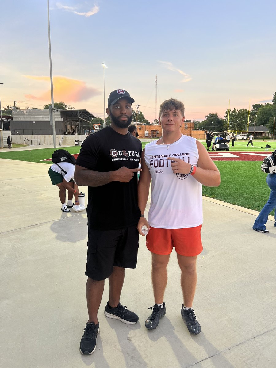 abthompson_9's tweet image. #AGTG After a great camp and talk with @qoachP I am blessed to receive my third offer to continue playing football at the next level! @coachwoodward @CoachBrownDL @CoachLeeBN @ByronNelsonFB @Gents_Football @coachbyrondawso @DonnieBaggs_ @AnthonyT894 @at3398 @coachH2bwill
