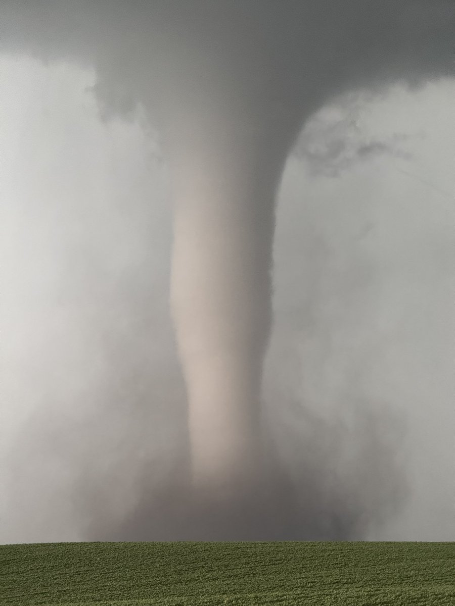 WxMstrr's tweet image. Unbelievable east of Clear Lake, SD #sdwx
