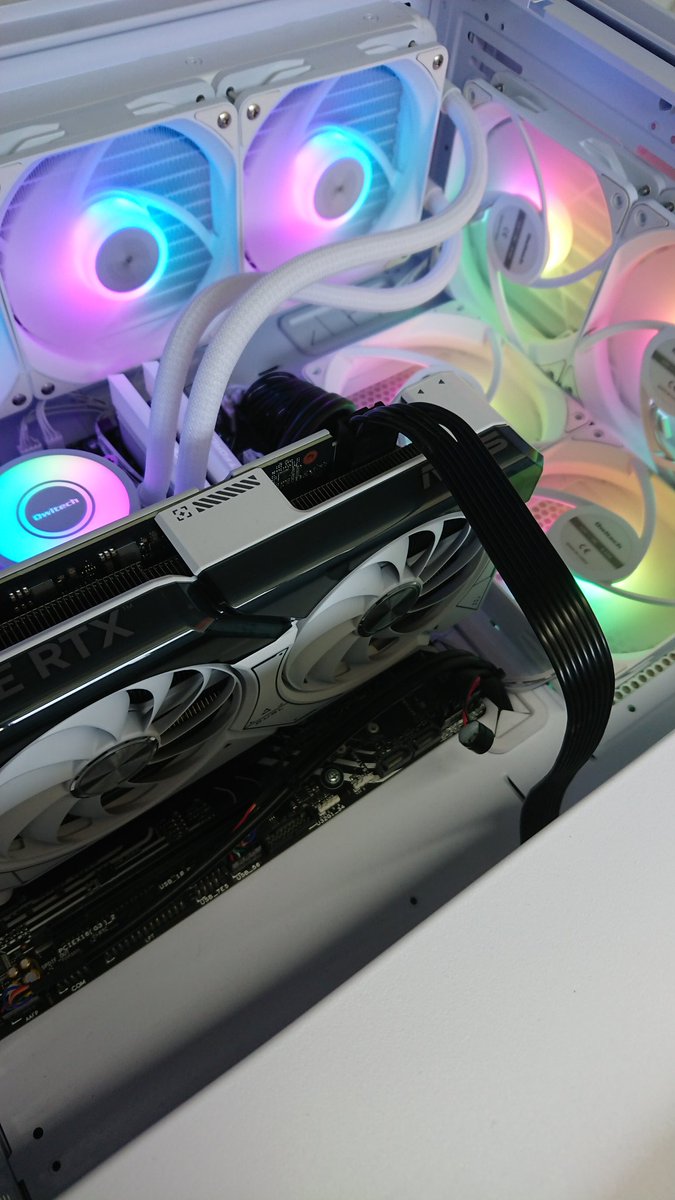 ap_kurosaki's tweet image. 本日のテクニカルは、
パソコンの定期検査を行っています

使っていて #VGA のFANが回ってない時がありませんか？VGAの #FAN は負荷がかかるとFANが動き出します

ですが、#負荷 がかかっているのにFANが回ってないのは不具合かもしれません

定期的な確認は大切ですね

@ASUS
#アプライド黒崎店