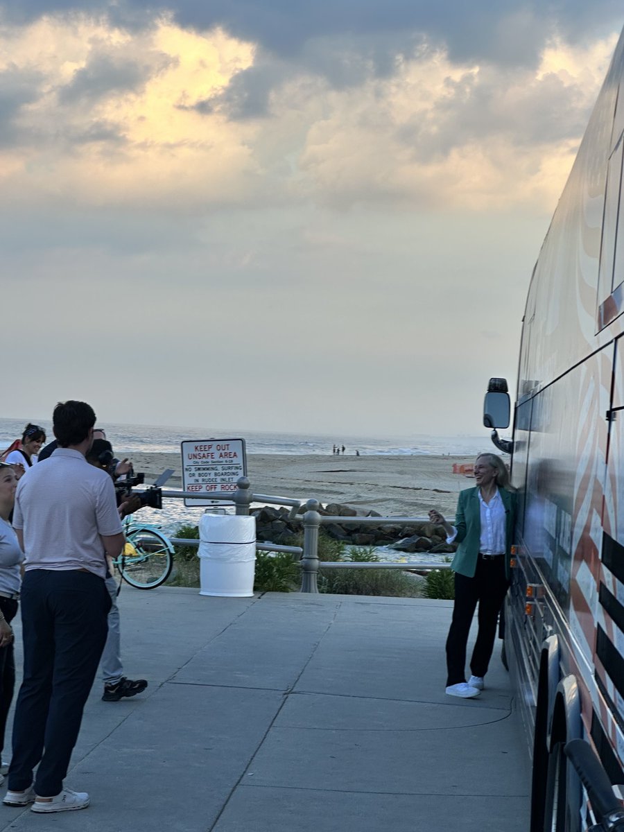 Mott Blair (@mottblair4) on Twitter photo Great to see Virginia’s next Democratic Governor <a href="/SpanbergerForVA/">Abigail Spanberger</a> at Virginia Beach! Great to see Virginia’s next Democratic Governor <a href="/SpanbergerForVA/">Abigail Spanberger</a> at Virginia Beach!