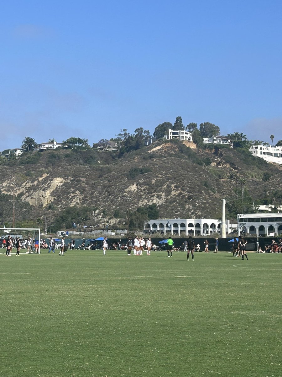 CoachEFaulconer's tweet image. Productive Day 3 at the @ECNLgirls event in San Diego.  Terrific facility, wonderful weather and great competition.  Looking forward to one more day tomorrow &amp;amp; not looking forward to the red eye flight home to the Sunshine State.  Swoop!