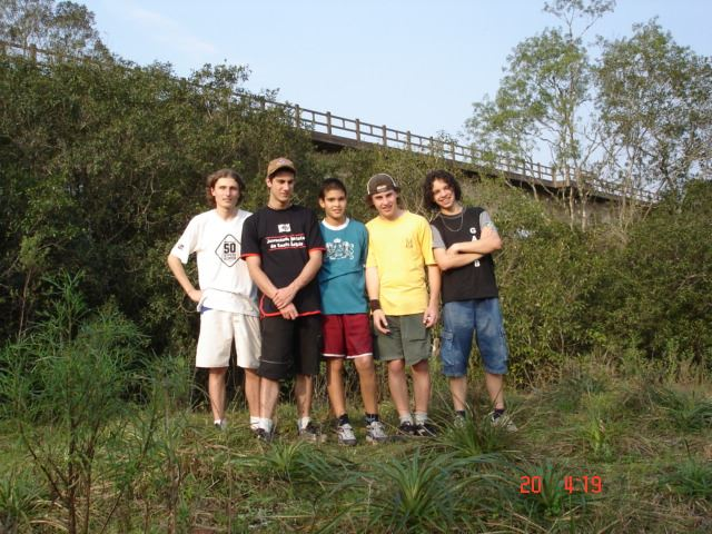 achei uma foto de 20 anos atrás quando ainda morava no RS. Meu último ano lá, inclusive. (sou o da ponta direita)