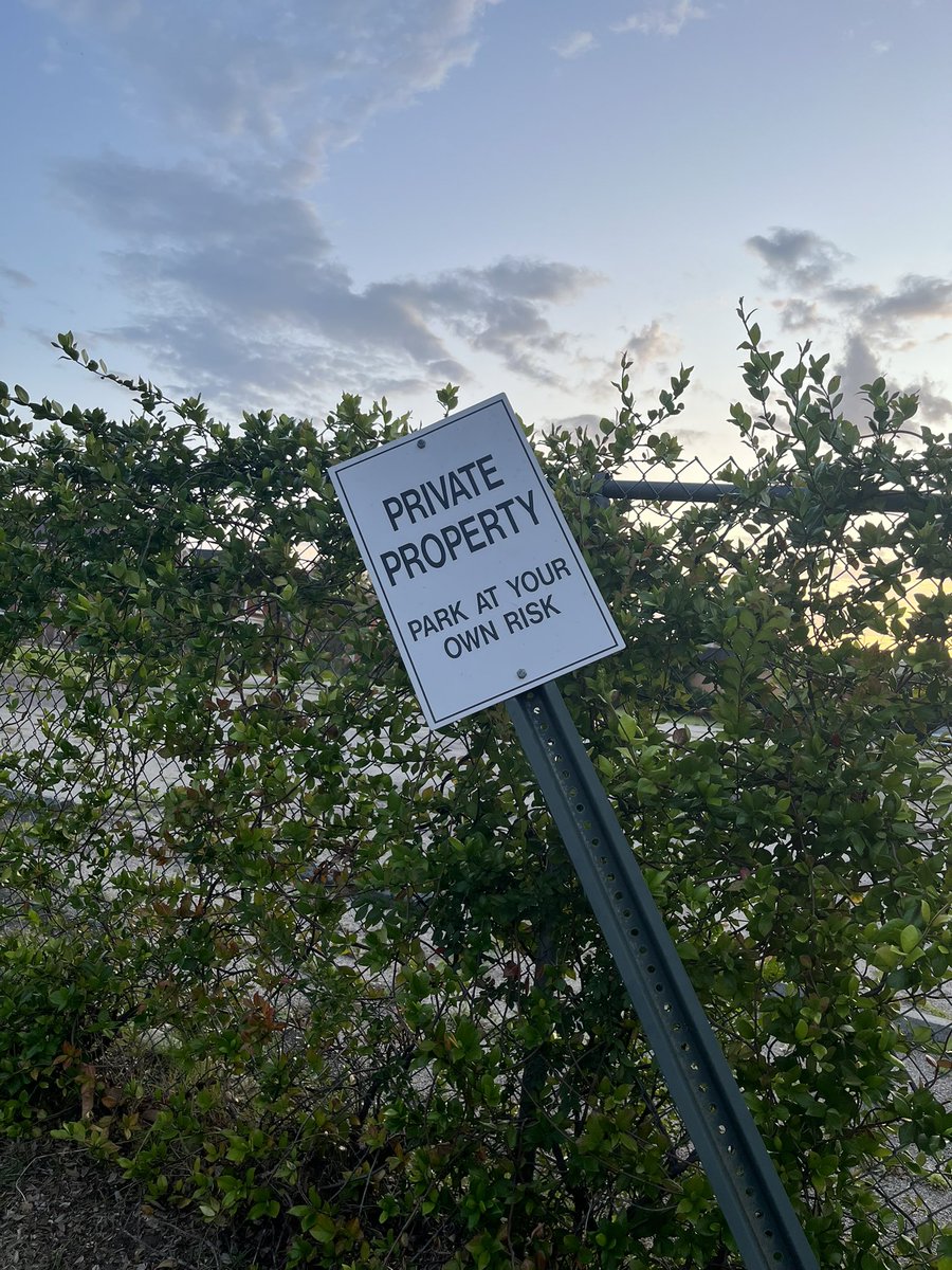 Jake_Thigpen's tweet image. Respect this company. Instead of telling people no public parking is available, they decide to make parking on private property a fun challenge!
