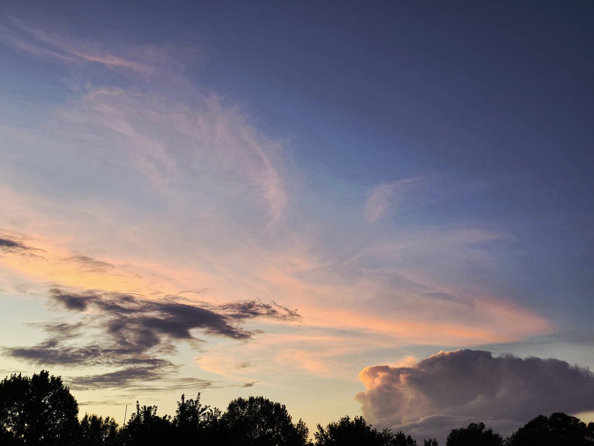 My sky tonight. 🌄