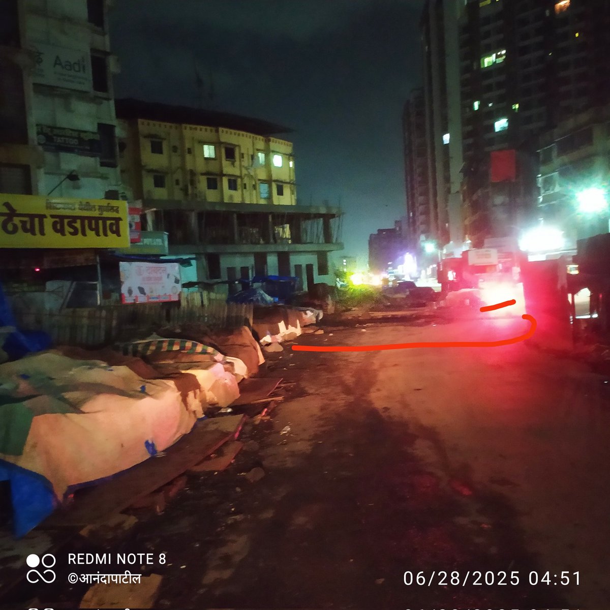 ANANDAPATIL76's tweet photo. दिव्यातील नागरिकांना सुरक्षित रित्या चालायला फुटपाथ आणि वाहनधारकांना रस्त्यांची वानवा 

किती सहन करायचं. खूप मोठा प्रश्न आहे. पण तो सोडवावा असं वाटत नाही. प्रशासन हतलब की दिवेकरांचे दुर्दैव्य ...
#दिवा #Divajunction
@TMCaTweetAway 
@ThaneCityPolice 
@Info_Thane1 
@mieknathshinde https://t.co/VRM4ae2esi