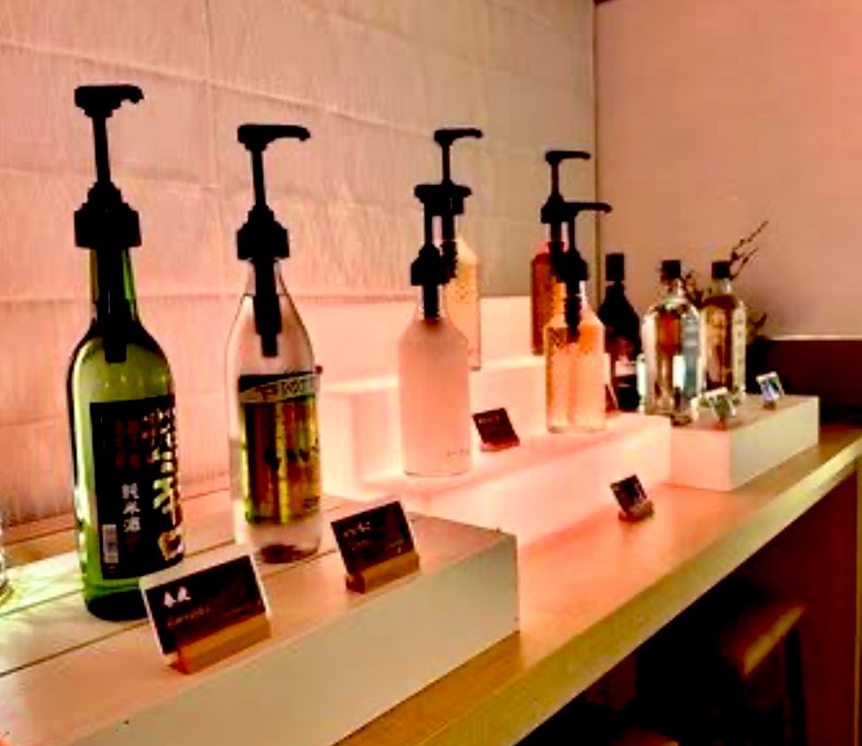 出張最高💕
とある県に長期で来てるけど羽のばしまくり😂
日中の仕事はしんどいけどホテルに戻って温泉入って酒呑んで…暴飲暴食🤣
しかもラウンジで呑み放題🥹💕
メン◯スも毎日大満足🥰笑

そろそろ大阪が恋しくなってきたなぁ…
戻ったらまずどこに行こう🤔