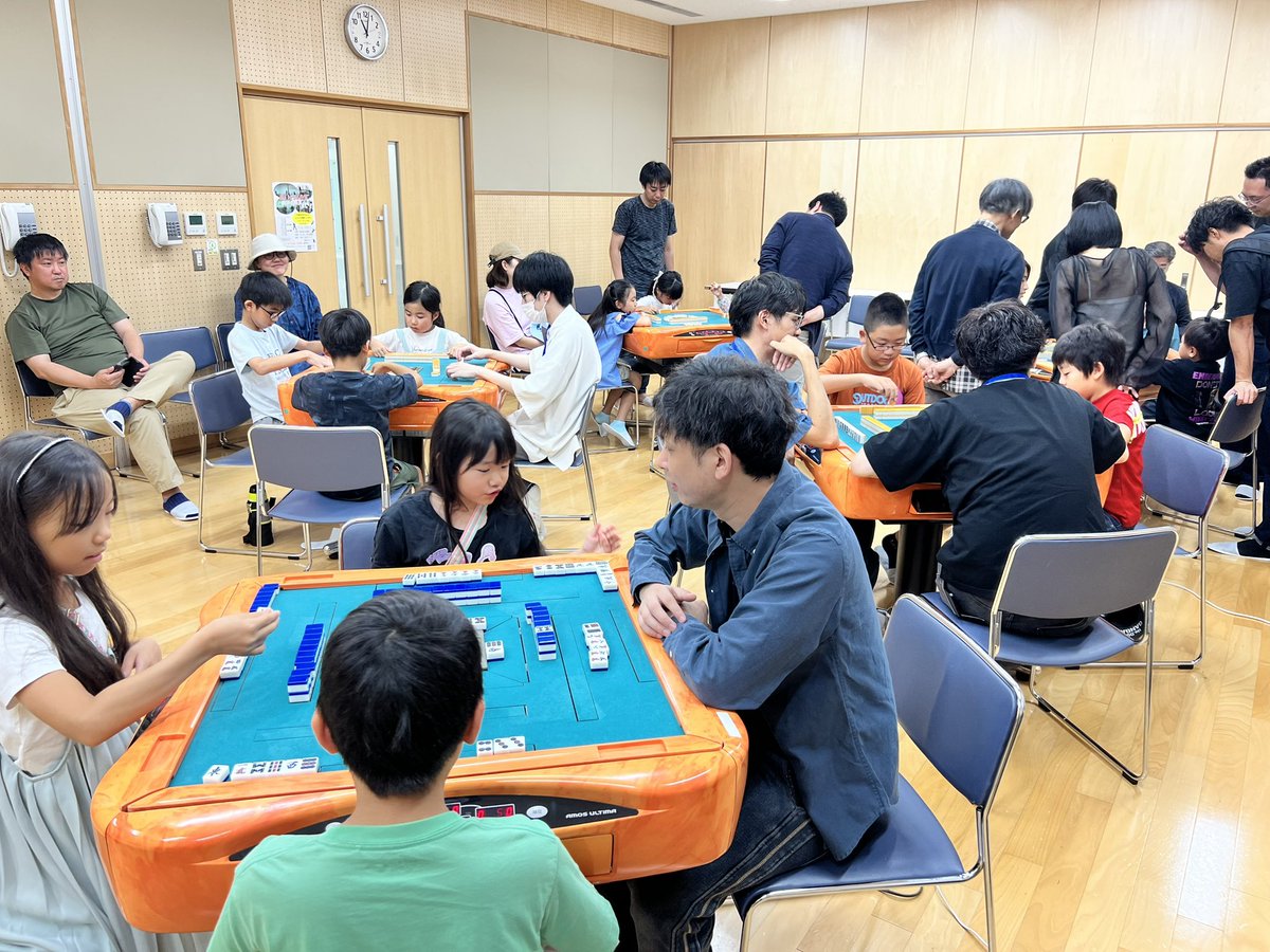 jankenpon112020's tweet photo. 第4回　こども麻雀教室
始まりました🀄️

はじめてチームは読み方から✏️
レベルごとにテーブルわかれてゲームスタートです❗️
各卓に先生いるので、その都度教えていただけます✨

#福岡麻雀
#こども麻雀
#あいくる
#知育 https://t.co/P8rxNTzGjp