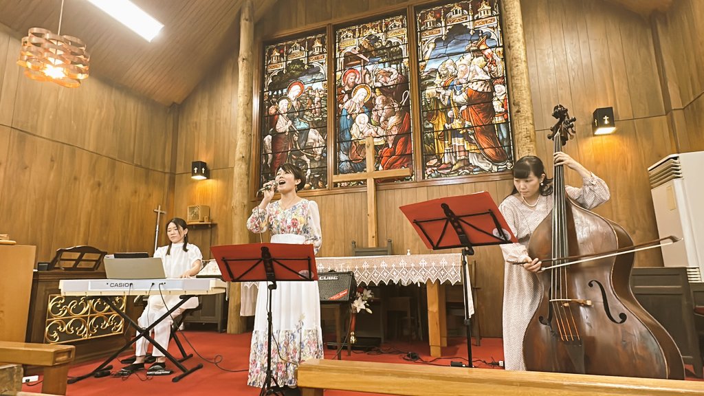 otopokke's tweet photo. 昨日は、川崎聖パウロ教会宣教100周年記念コンサートに音ぽっけ3名が出演いたしました☺️ヴォーカル安士は産まれてからずっと聖パウロ教会でお世話になっているので、音楽で恩返しができて感慨深い1日でした☺️涙を拭いながらお聴きくださった皆様、ありがとうございました✨✨ https://t.co/71Zh1hCgfB