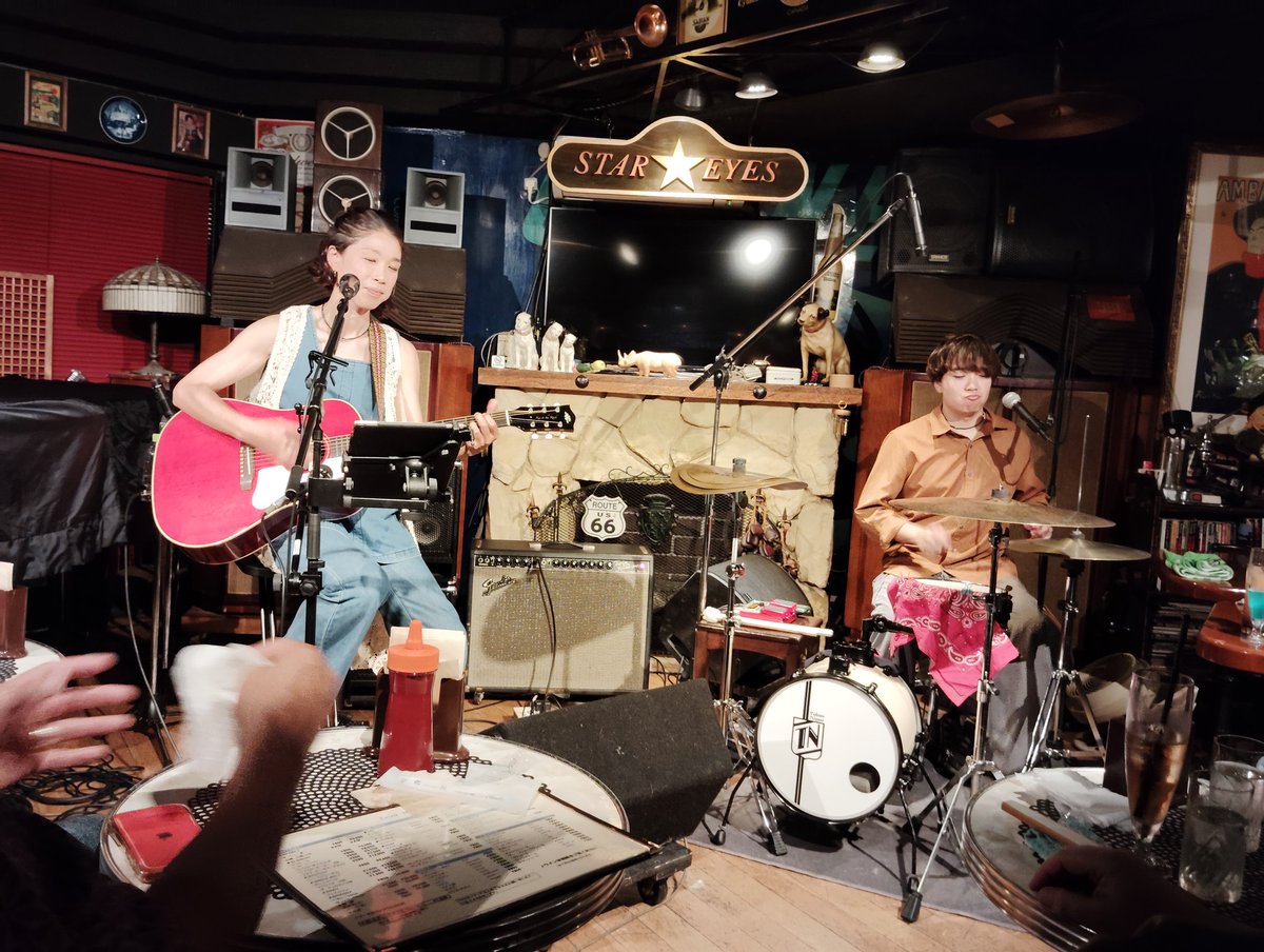 yammy:SUNG TRAVELERSライブ参戦
#yammy 
京都のシンガ―さんでロックありバラ―ドありの最高の盛り上がり、次回ライブも予約し京都へ遠征してます。