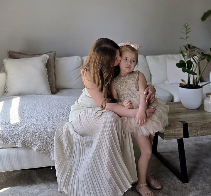 Elna_Cartwright's tweet photo. My daughter recently had critical surgery 😔❤️
She’s been so strong, and we’re grateful for all the prayers and donations to our #GoFundMe. 💖

I’ll keep reposting to help others and donate when I can. Let’s keep supporting each other. 💫
#helpinghands #surgery #donations https://t.co/i6E28qqoyt