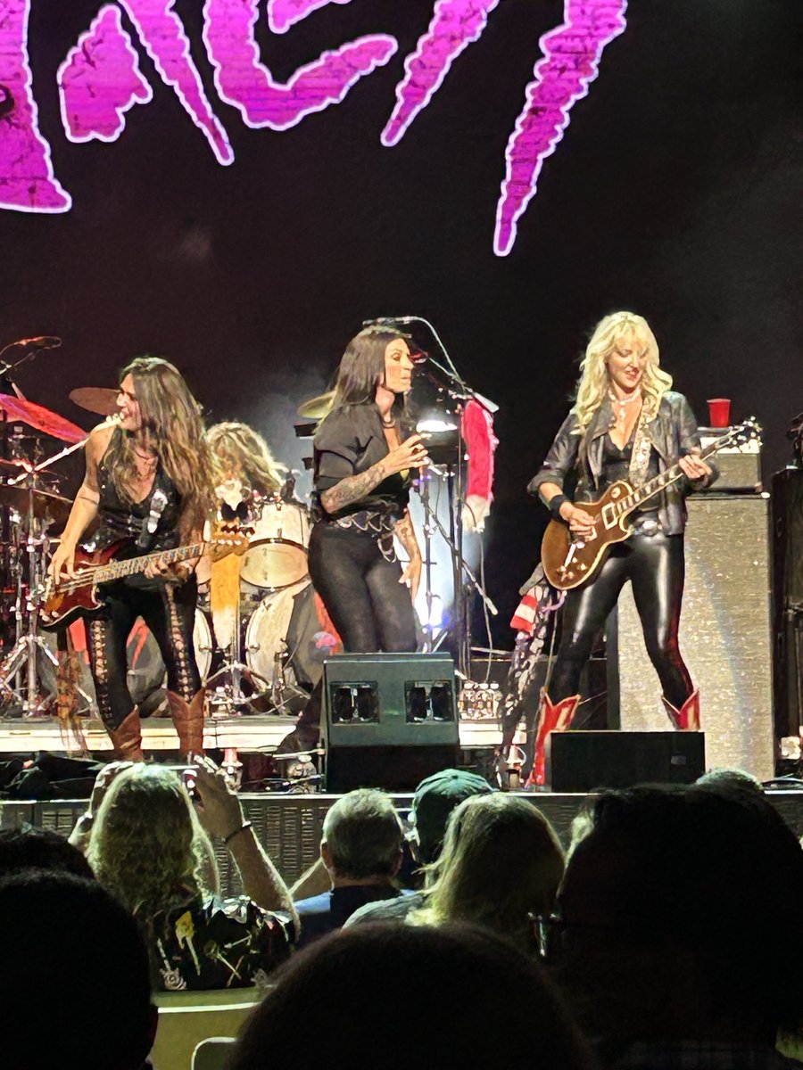 Holy Crap. Vixen killled!!!
⁦<a href="/OfficialVixen/">Official Vixen</a>⁩