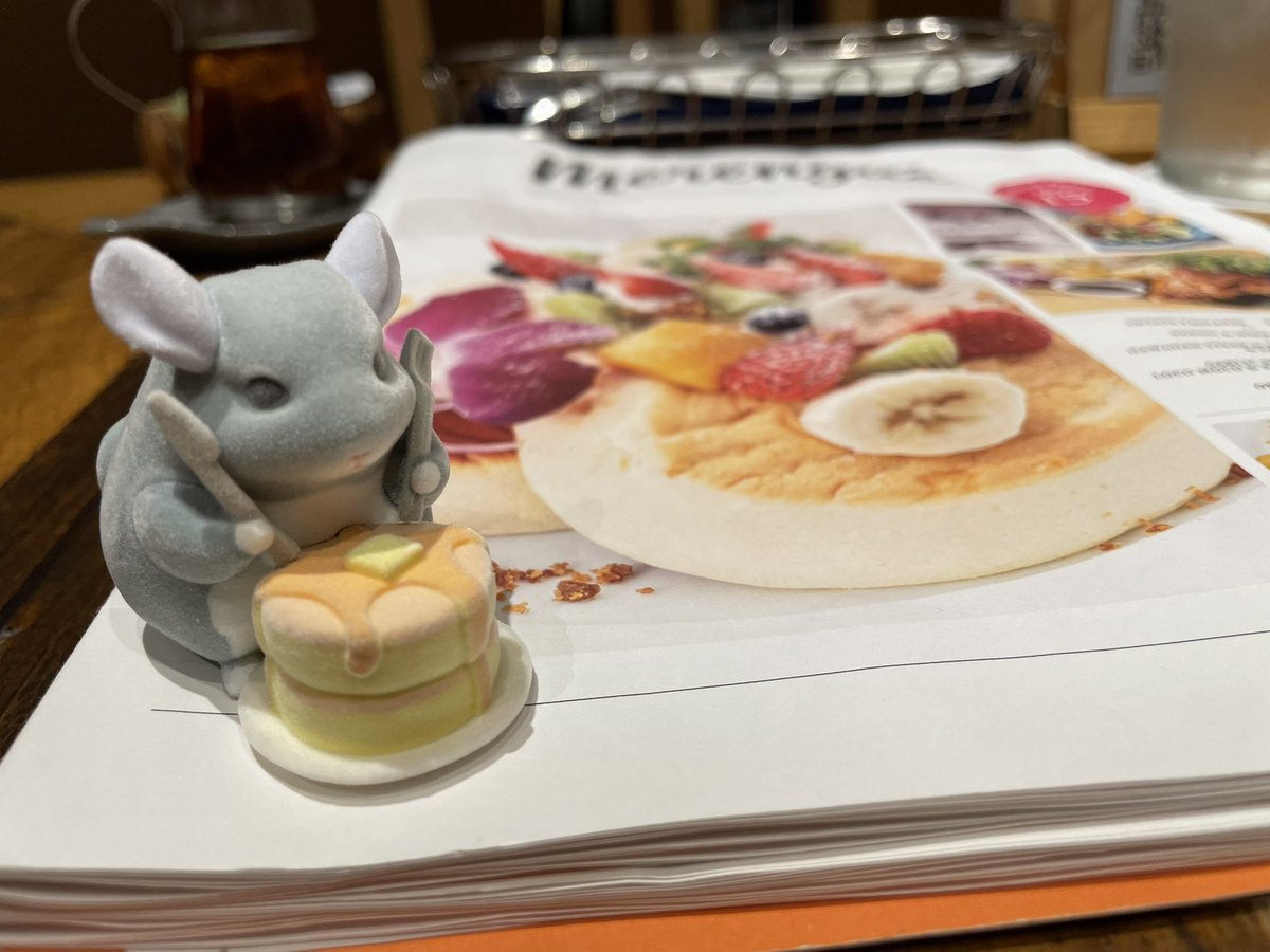 GunuchuKutachu's tweet image. 「飼い主ぃ、うんうん🐭
ほしいガチャがでたの？
よかったよかったねぇ🥞

...それで？ぐぬにおやつは？」