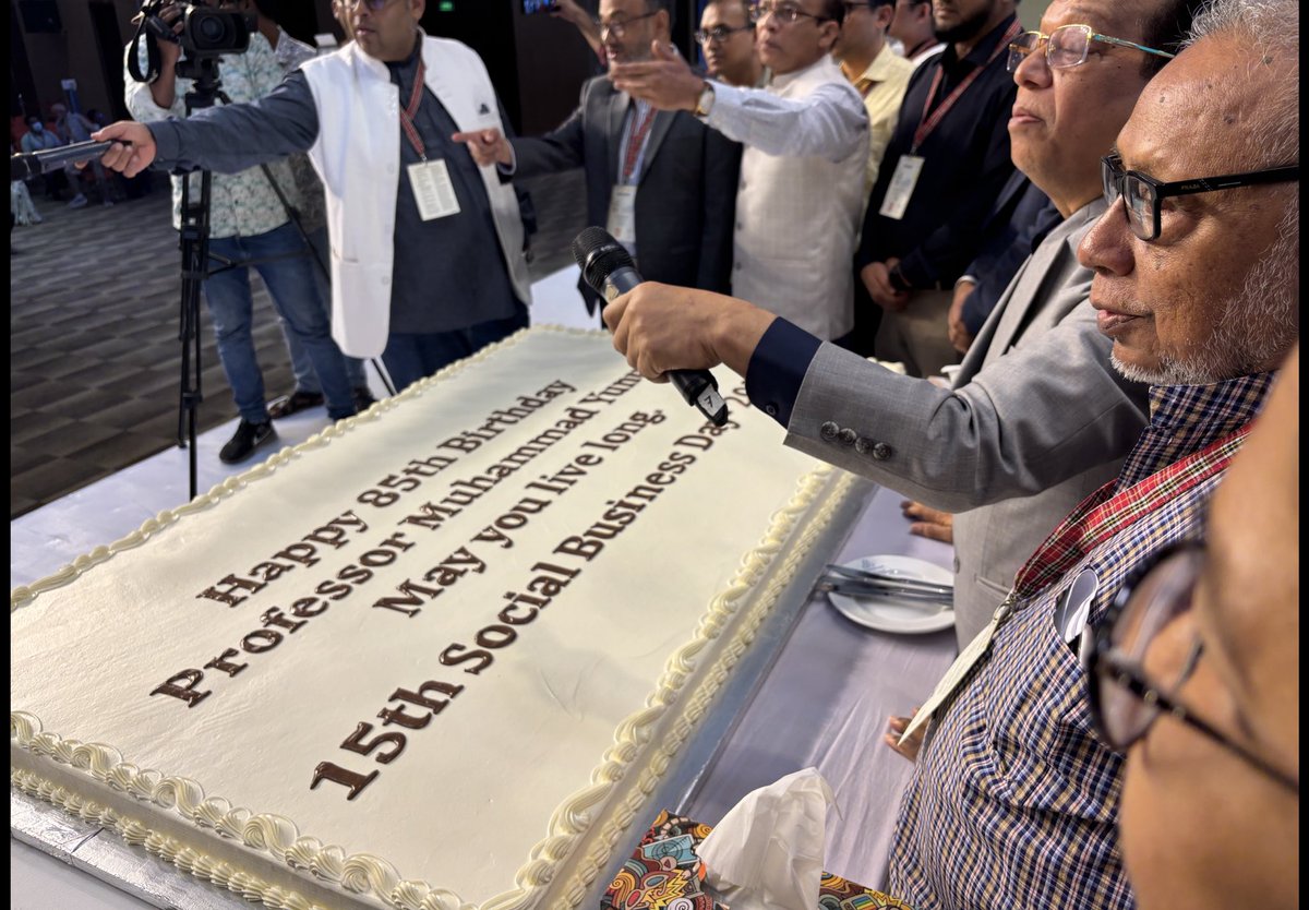 ErikSolheim's tweet image. Let’s create business which serves the people - social business!
I am in Bangladesh 🇧🇩 - the homeland of social business. It is wonderful to speak at Yunus Social Business summit in Dhaka.
Business was invented to solve problems for people. But at some point we deviated,…