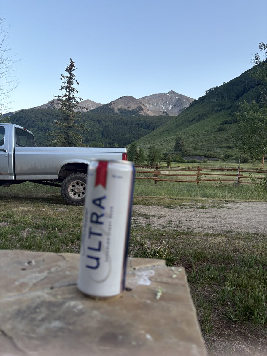lorddfarquad1's tweet photo. Scenic beer Saturday https://t.co/qvVkpGV1oD