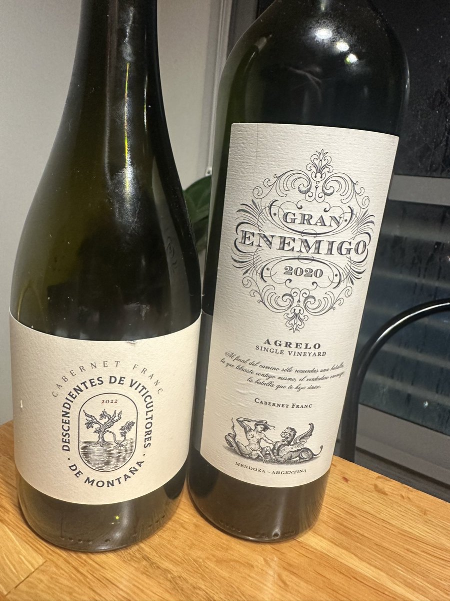 Dos Cabernet Franc. Espectaculares los 2 con dos estilos 100% diferentes. Nuestros vinos se superan todo el tiempo.